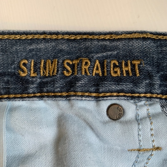 American Eagle Vintage 32” Slim Straight Fit Medium Wash Jeans - Picture 4 of 5